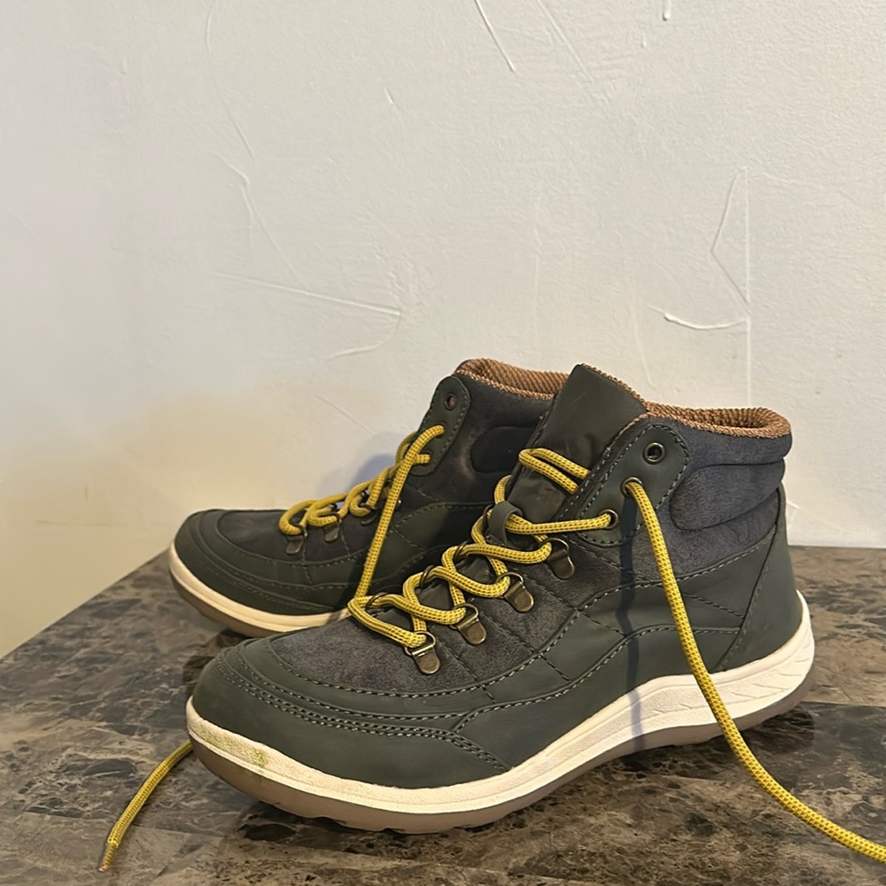 BareTraps super cute olive green boots with mustard laces